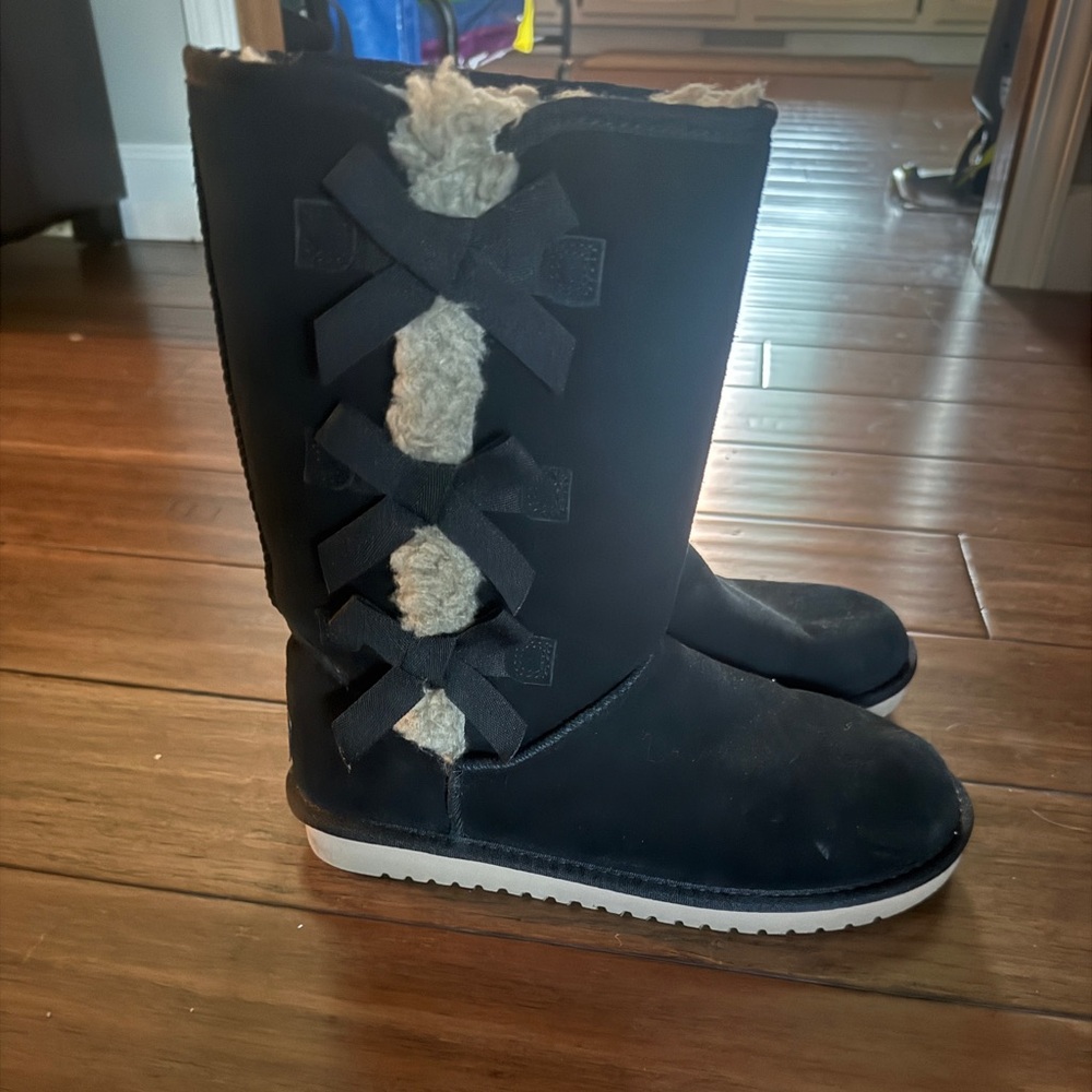 Koolaburra by UGG Charcoal Suede Boots with bows